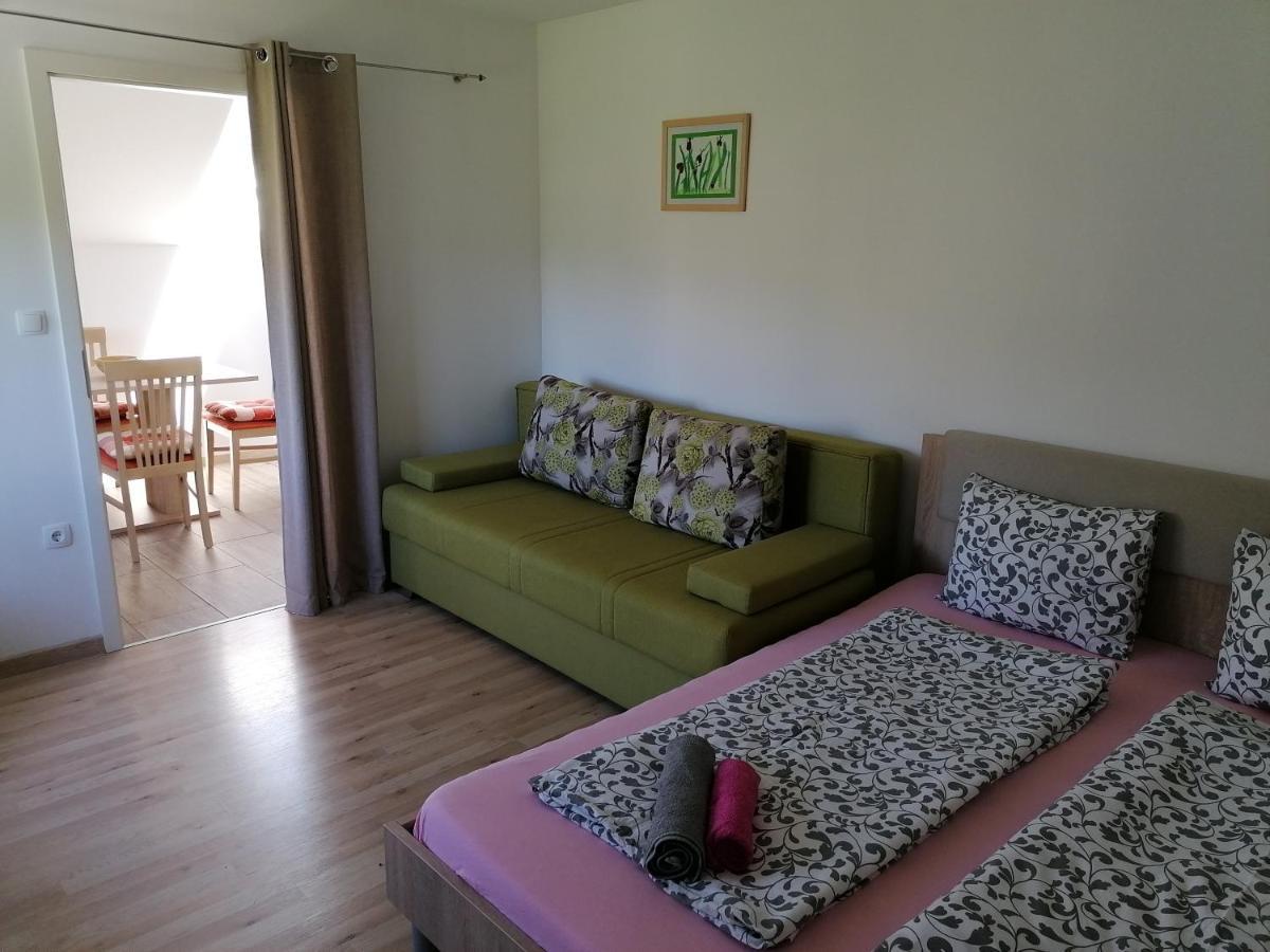Apartment Marjetka Zirovnica 外观 照片