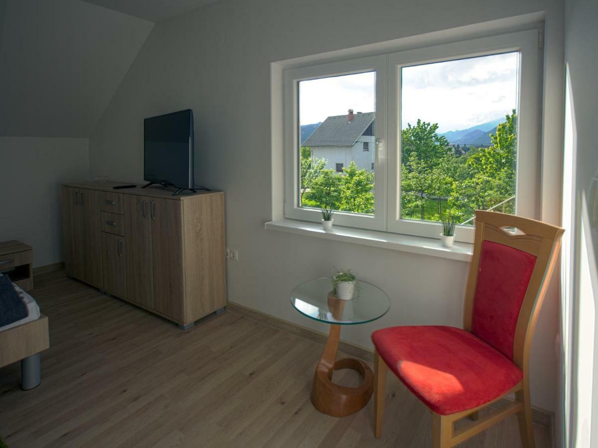 Apartment Marjetka Zirovnica 外观 照片