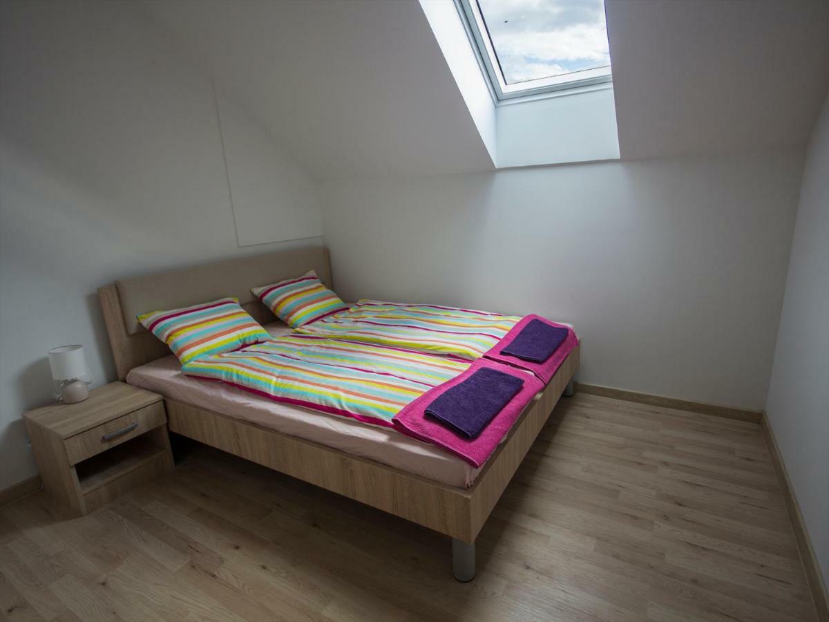 Apartment Marjetka Zirovnica 外观 照片